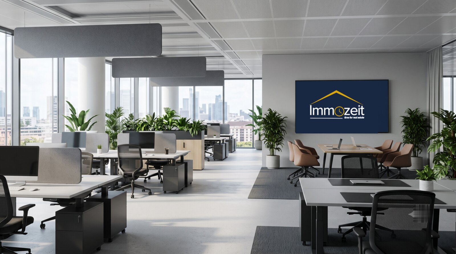 Modernes Immozeit-Büro – helle Innenansicht mit dem Immozeit-Logo auf dem Präsentationsbildschirm